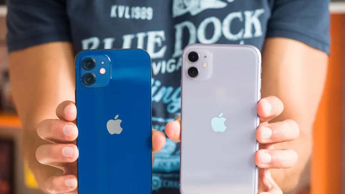 εκθεσιακό iPhone 11 και εκθεσιακό iPhone 12